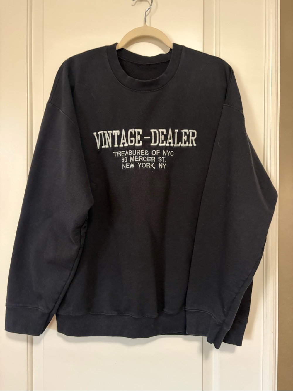 👜Vintage Treasure of NYC👠Black Crewneck Sweatshirt 🖤 As Seen on Bravo TV